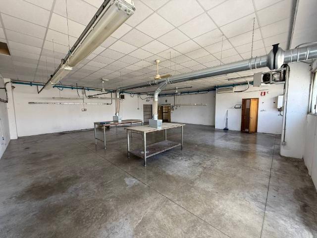Locale Commerciale in vendita a Stagno, Lastra A Signa