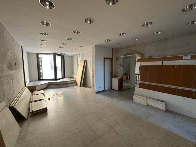 Locale Commerciale in vendita a Calcinaia, Lastra A Signa
