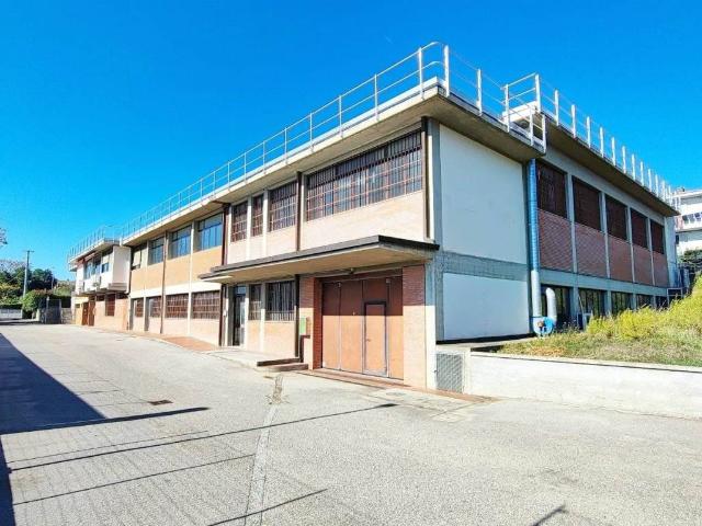 Locale Commerciale in vendita a Lastra A Signa, Toscana