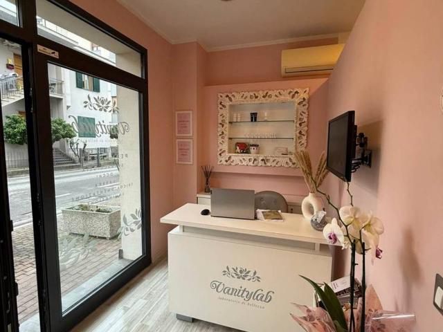 Locale Commerciale in vendita a Calcinaia, Lastra A Signa