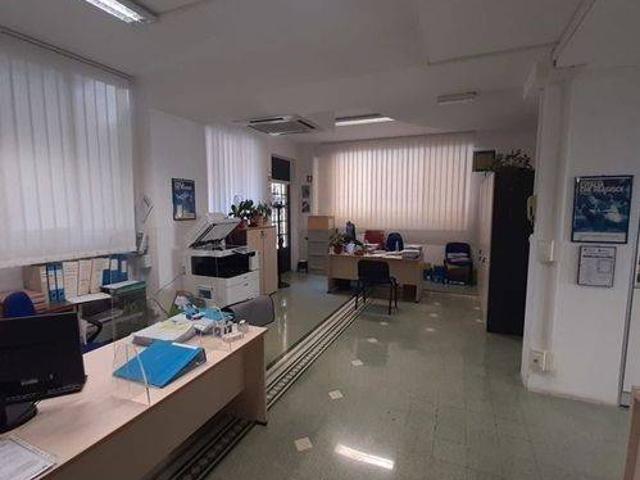 Locale Commerciale in vendita a Lastra A Signa, Toscana