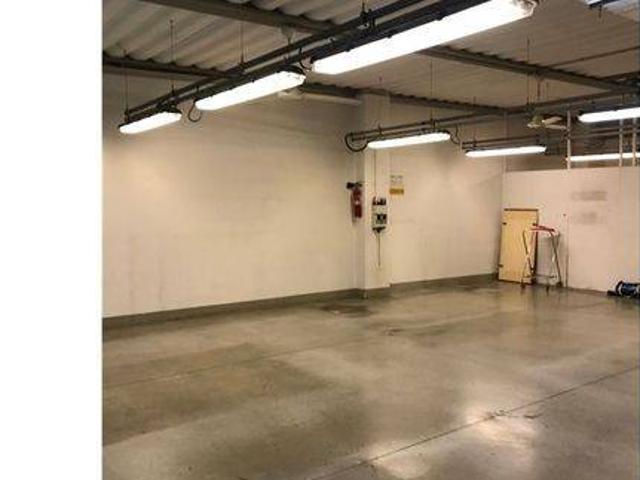 Locale Commerciale in vendita a Stagno, Lastra A Signa