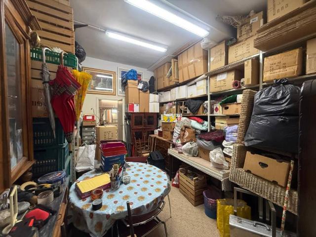 Locale Commerciale in vendita a Lastra A Signa, Toscana