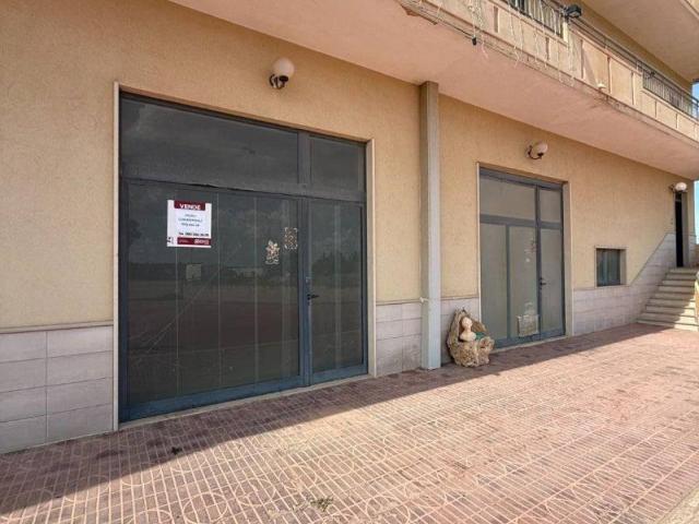 Locale Commerciale in vendita a Puglia, Taranto