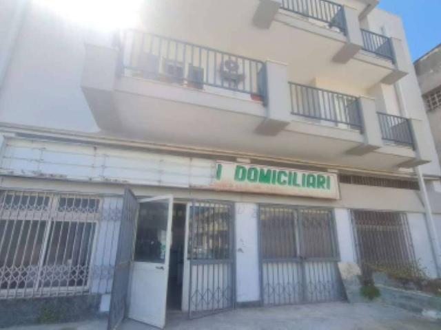 Locale Commerciale in vendita a Puglia, Brindisi