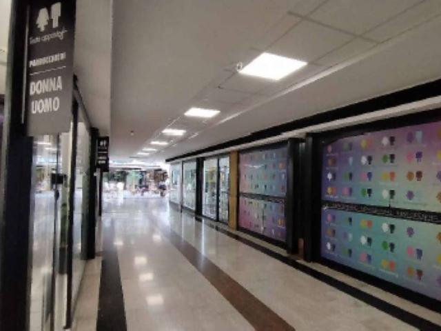 Locale Commerciale in vendita a Persicara, Latina