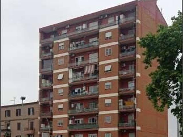 Locale Commerciale in vendita a Nicolosi, Latina