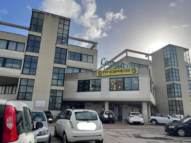 Locale Commerciale in vendita a Nicolosi, Latina