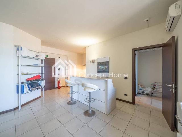 Locale Commerciale in vendita a Nicolosi, Latina