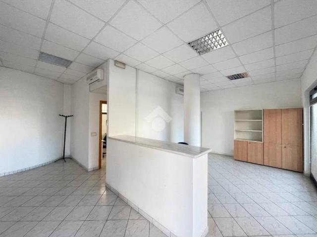 Locale Commerciale in vendita a Goretti, Latina