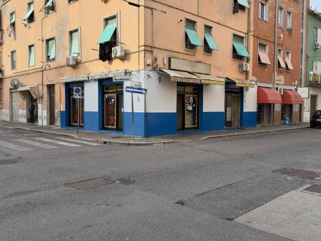 Locale Commerciale in vendita a Nicolosi, Latina