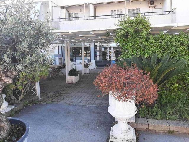 Locale Commerciale in vendita a Lido di Latina, Latina