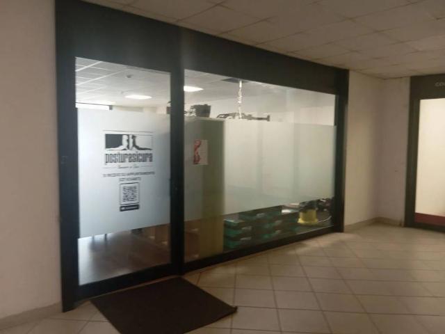 Locale Commerciale in vendita a Quartiere Italia, Latina