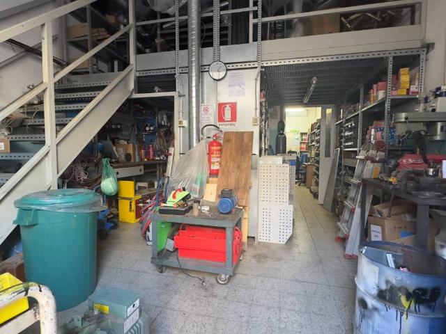 Locale Commerciale in vendita a Nicolosi, Latina