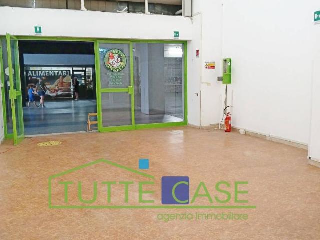 Locale Commerciale in vendita a Villaggio Trieste, Latina