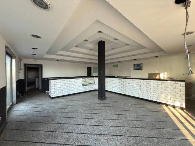 Locale Commerciale in vendita a Lido di Latina, Latina