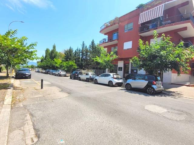 Locale Commerciale in vendita a Frezzotti, Latina