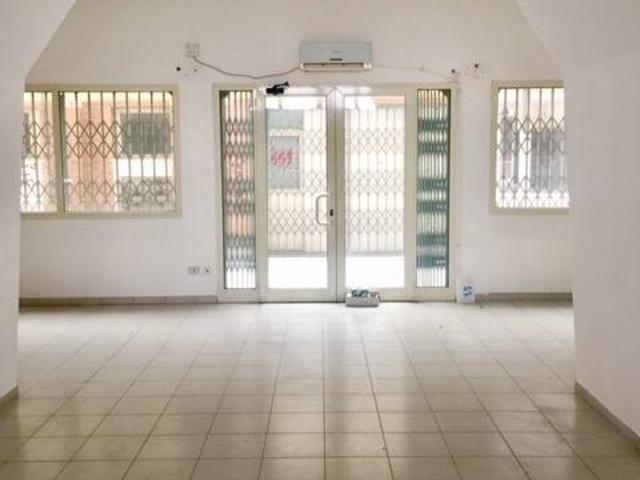 Locale Commerciale in vendita a Nuova Latina, Latina