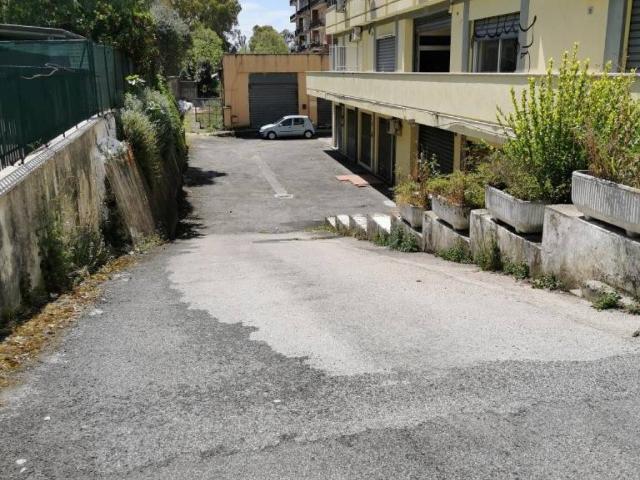 Locale Commerciale in vendita a Piccarello, Latina