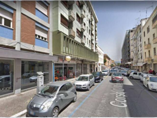 Locale Commerciale in vendita a Villaggio Trieste, Latina
