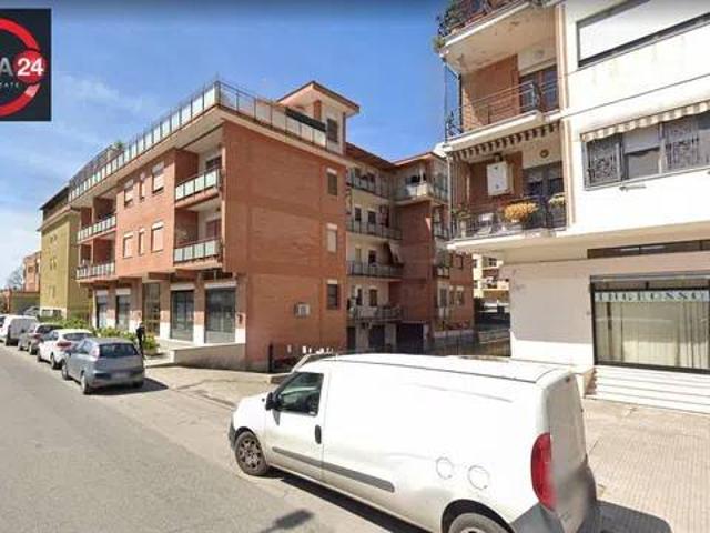 Locale Commerciale in vendita a Piccarello, Latina