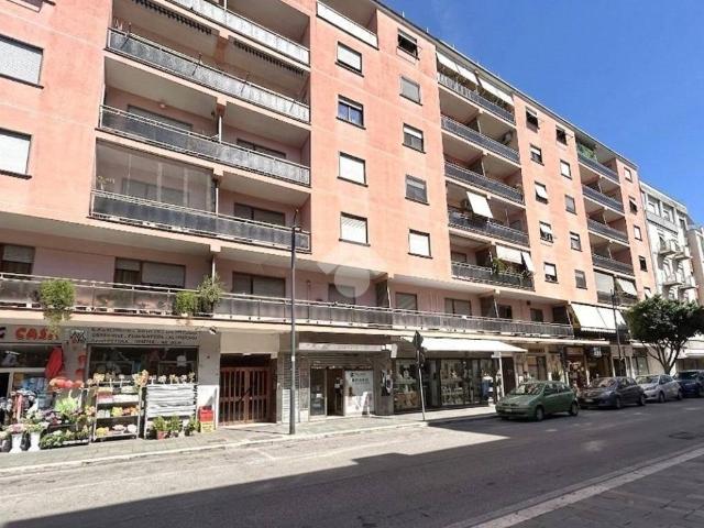 Locale Commerciale in vendita a Nicolosi, Latina