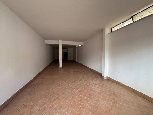 Locale Commerciale in vendita a Quartiere Italia, Latina
