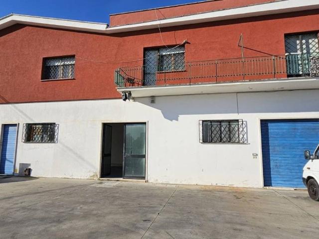 Locale Commerciale in vendita a Quartiere Italia, Latina