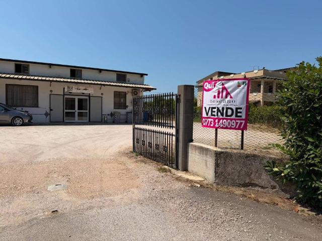 Locale Commerciale in vendita a Latina, Lazio
