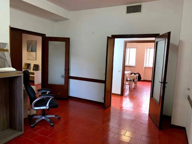 Locale Commerciale in vendita a Goretti, Latina