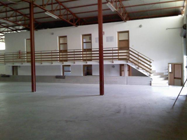Locale Commerciale in vendita a Piccarello, Latina