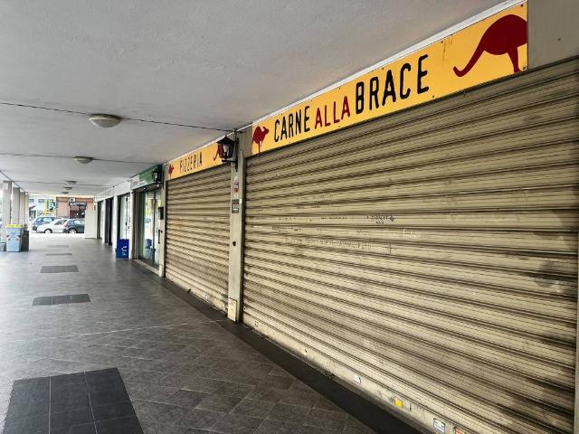 Locale Commerciale in vendita a Piccarello, Latina