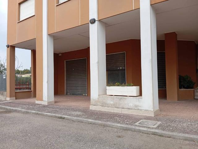 Locale Commerciale in vendita a Torre La Felce, Latina