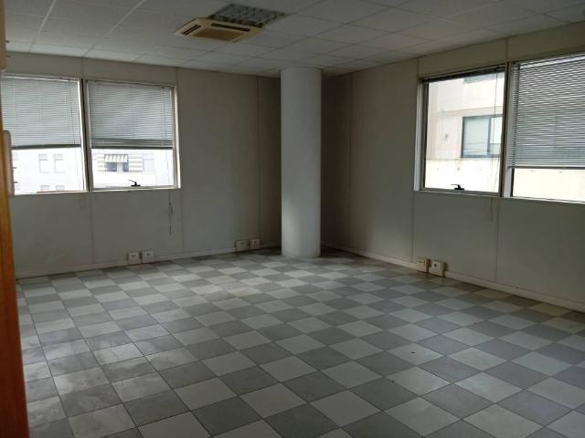 Locale Commerciale in vendita a Nicolosi, Latina