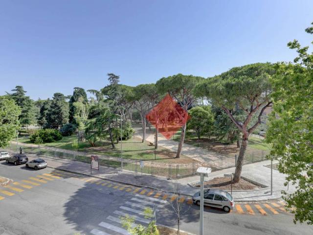 Locale Commerciale in vendita a Villaggio Trieste, Latina