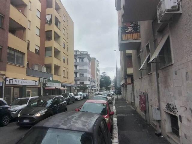 Locale Commerciale in vendita a Villaggio Trieste, Latina