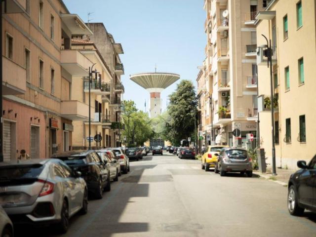 Locale Commerciale in vendita a Nicolosi, Latina