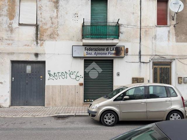 Locale Commerciale in vendita a Goretti, Latina