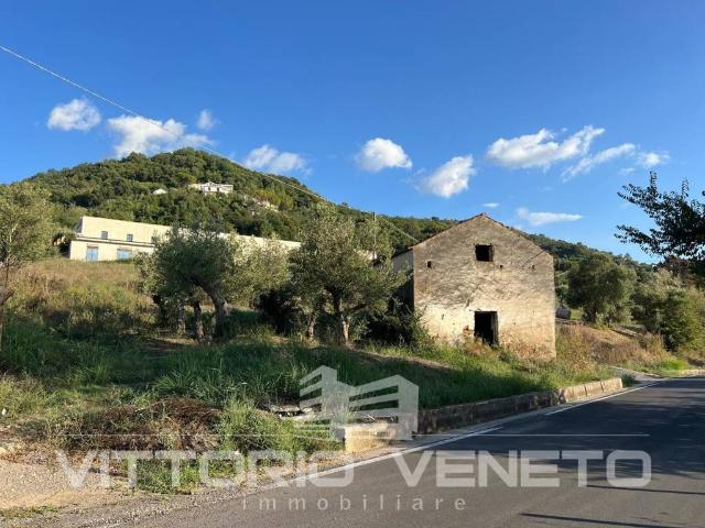 Locale Commerciale in vendita a Laureana Cilento, Campania