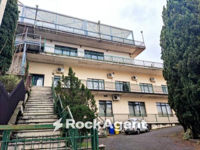 Locale Commerciale in vendita a Lauria Superiore, Basilicata