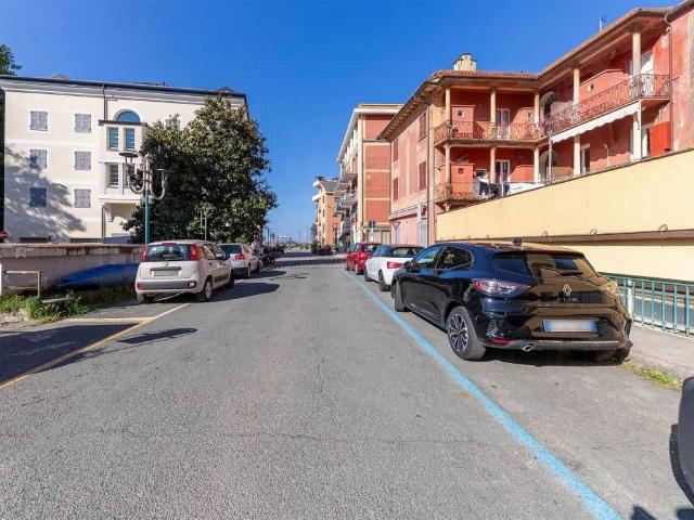 Locale Commerciale in vendita a Lavagna, Liguria
