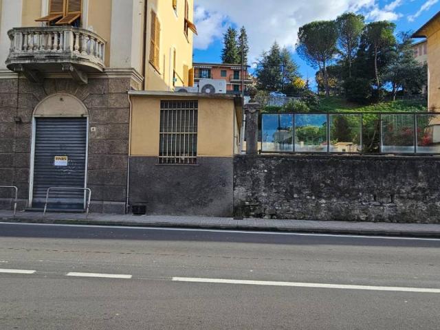 Locale Commerciale in vendita a Lavagna, Liguria
