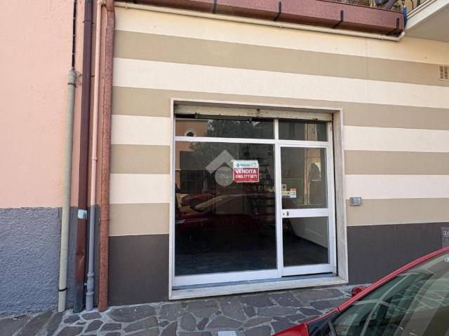 Locale Commerciale in vendita a Lavagna, Liguria