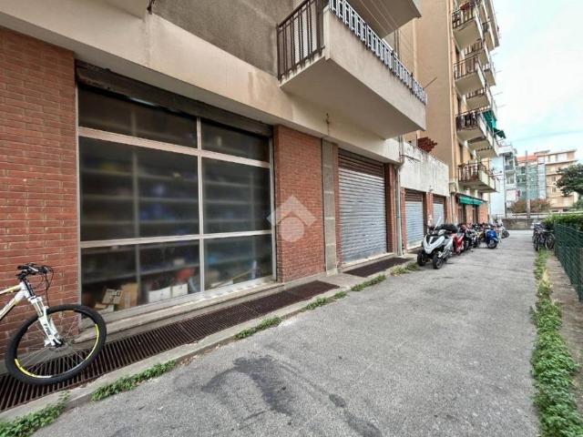 Locale Commerciale in vendita a Lavagna, Liguria