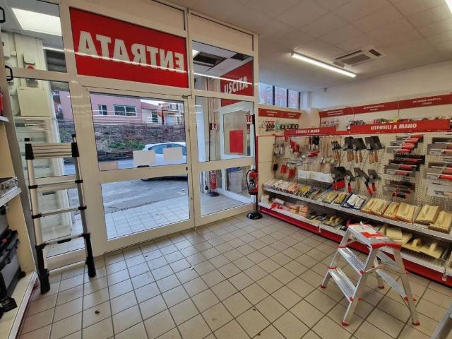 Locale Commerciale in vendita a Lavagna, Liguria