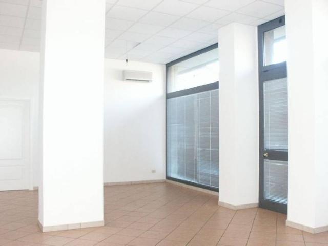 Locale Commerciale in vendita a Lavagna, Liguria