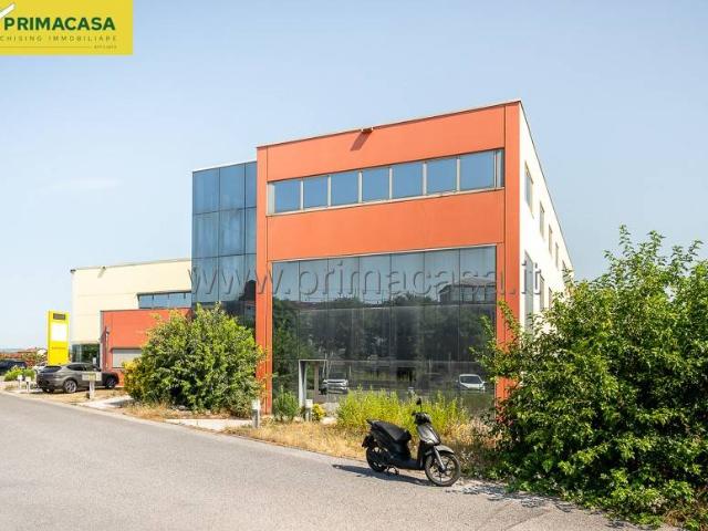 Locale Commerciale in vendita a Lavagno, Vago
