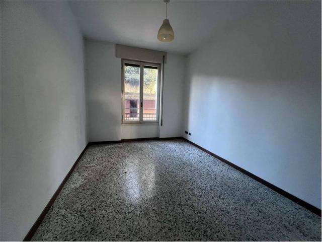 Locale Commerciale in vendita a Comunità Montana Valli del Verbano, Laveno Mombello