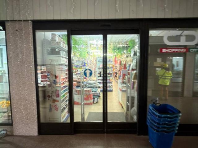 Locale Commerciale in vendita a Comunità Montana Valli del Verbano, Laveno Mombello
