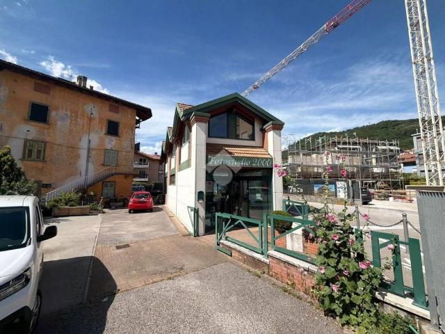 Locale Commerciale in vendita a Comunità Rotaliana-Königsberg, Lavis